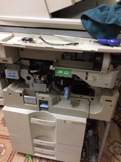 cách mở hộp mực máy photo xerox